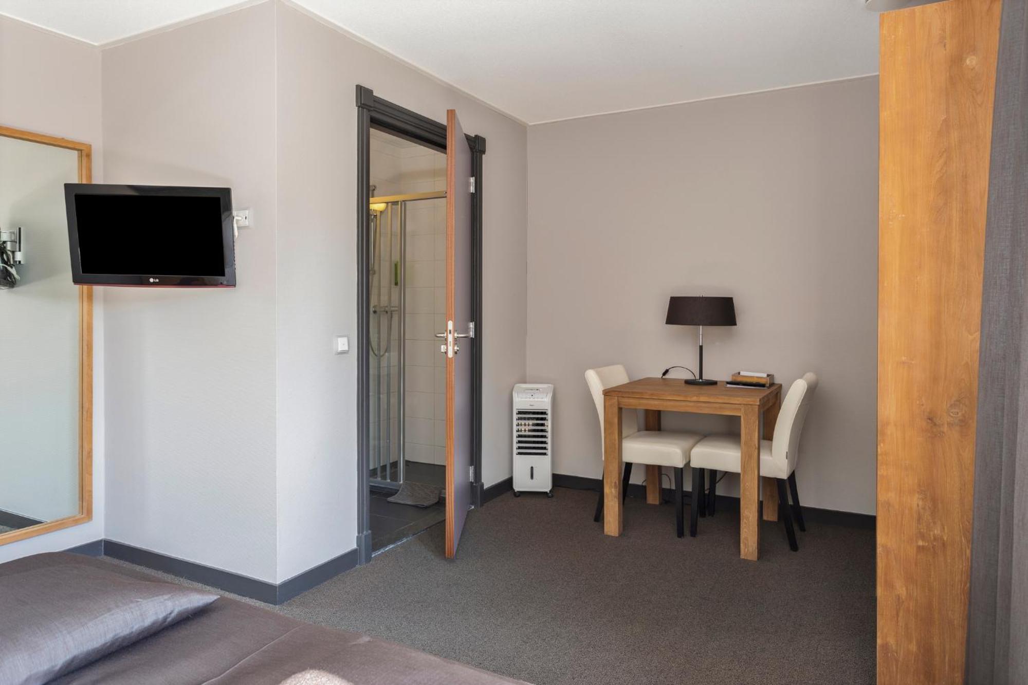 Hunzego Hotel Uithuizermeeden 外观 照片